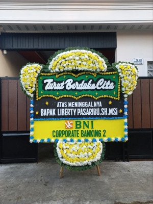Papan Bunga Duka di Sumber Agung